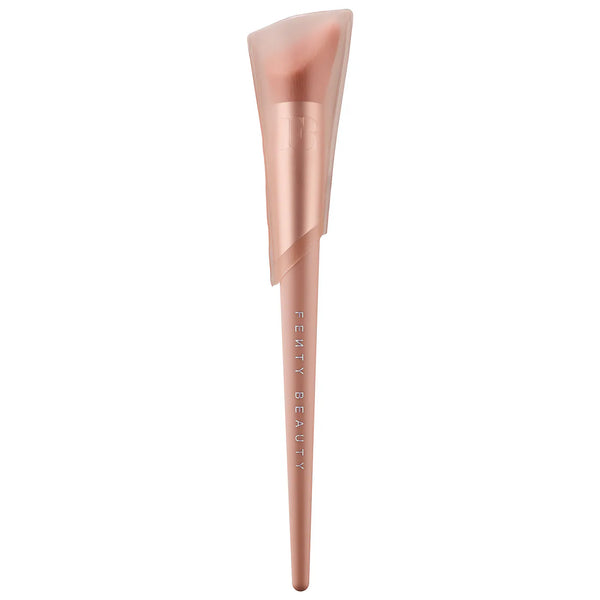 *PREORDEN: Cheek-Hugging Highlight Brush 120 - Fenty Beauty by Rihanna / Brocha para iluminador