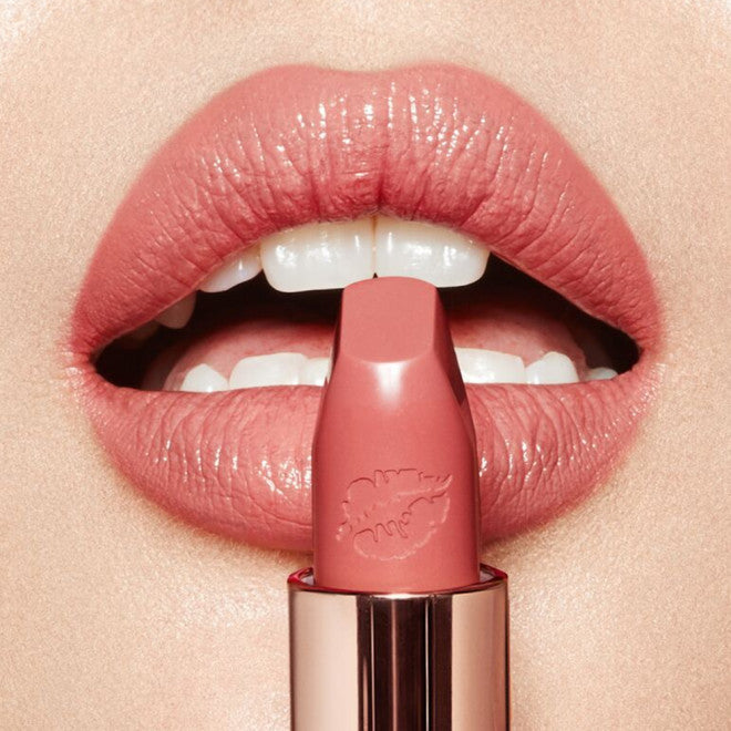 Hot Lips Lipstick 2 - Charlotte Tilbury / Labial hidratante